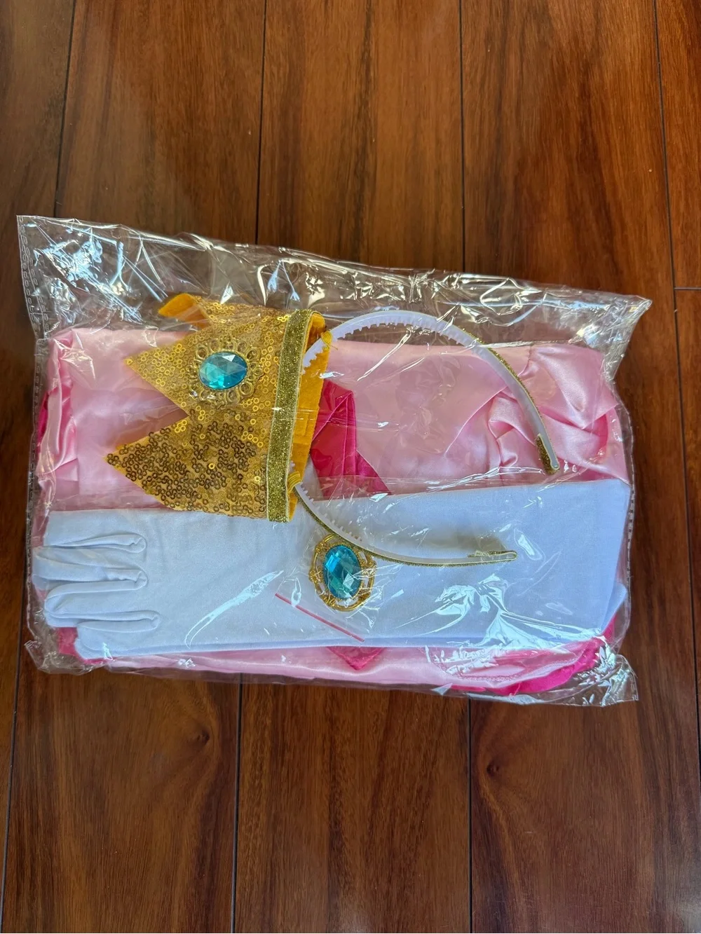 Princess peach Costume Dress with Accessories size 6-7 new